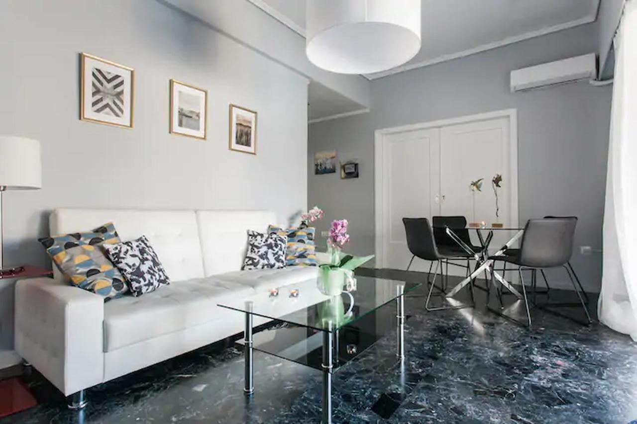 شقة A Masterpiece In Plaka With Big Balcony And Acropolis View أثينا المظهر الخارجي الصورة
