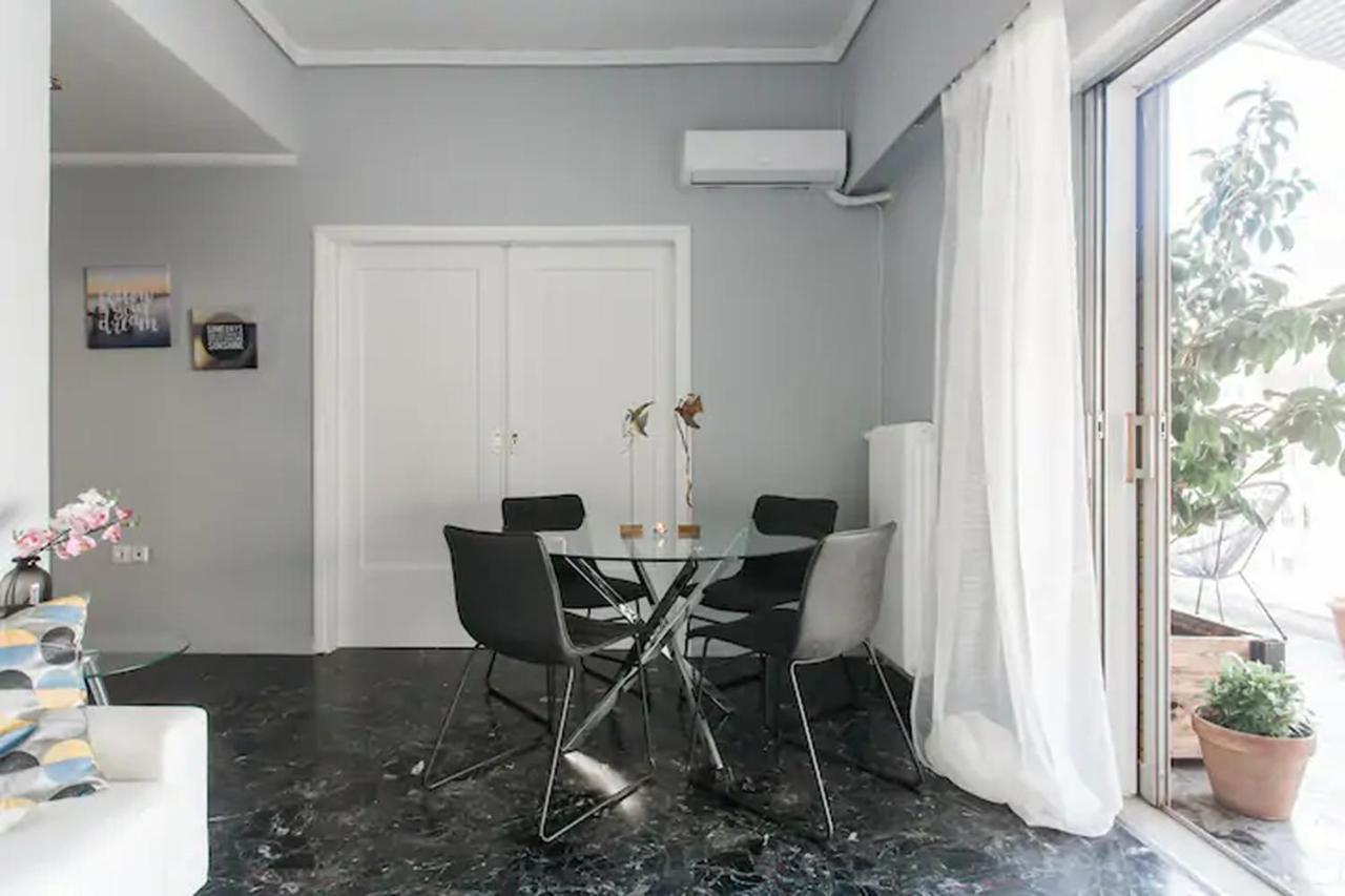 شقة A Masterpiece In Plaka With Big Balcony And Acropolis View أثينا المظهر الخارجي الصورة