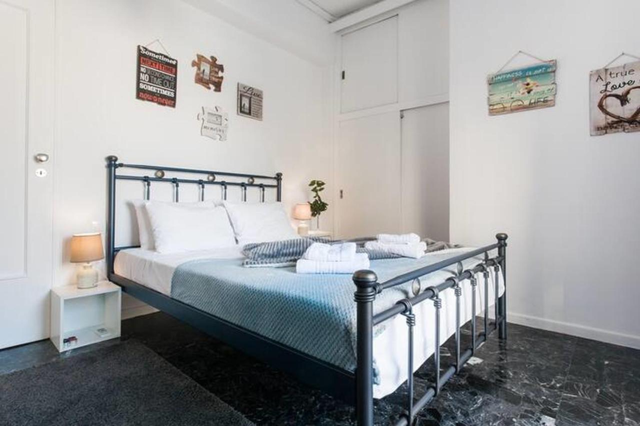 شقة A Masterpiece In Plaka With Big Balcony And Acropolis View أثينا المظهر الخارجي الصورة